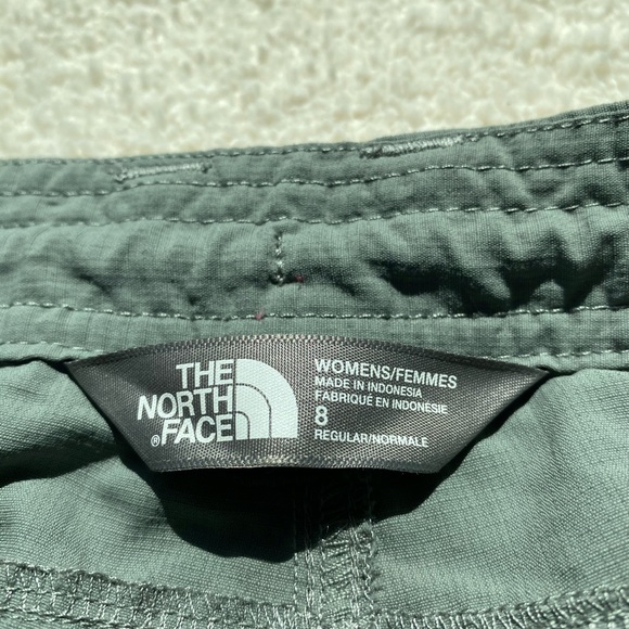 North Face Shorts - Picture 7 of 7